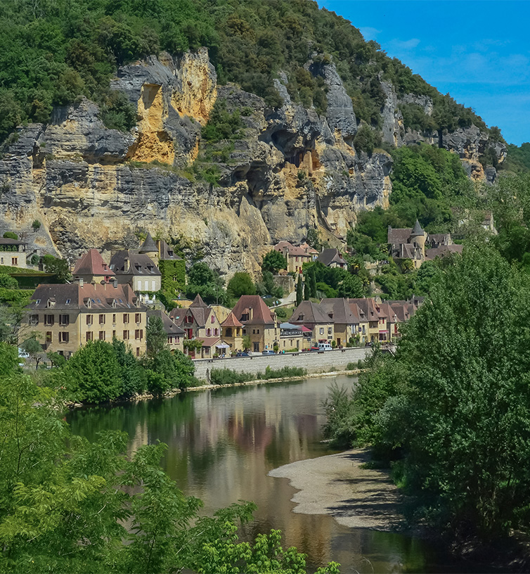 camping idealement situe pour visiter la correze la dordogne et le lot